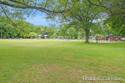 3024 Beach St, Meskegon MI 49441-1128 exterior