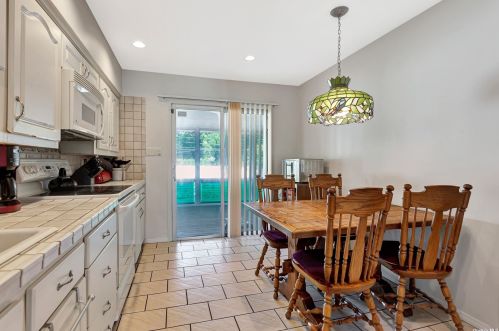 27 Pawnee Dr, Commack NY 11725-4211 exterior