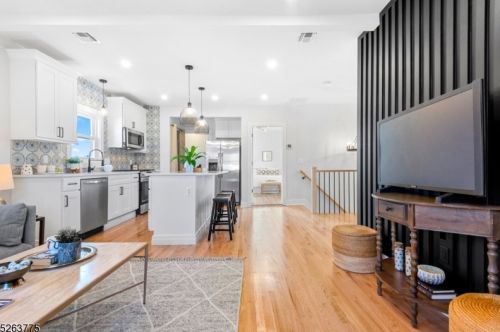 516 Pleasant Valley Way, Town Center NJ  07052-2833 exterior