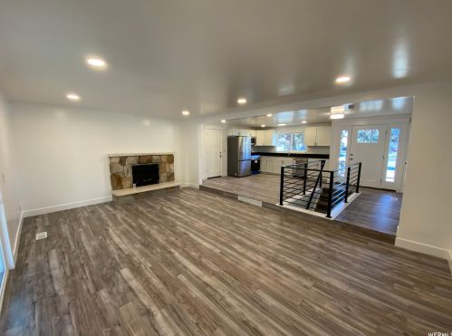 830 Ponderosa Dr, Sandy UT 84094 exterior