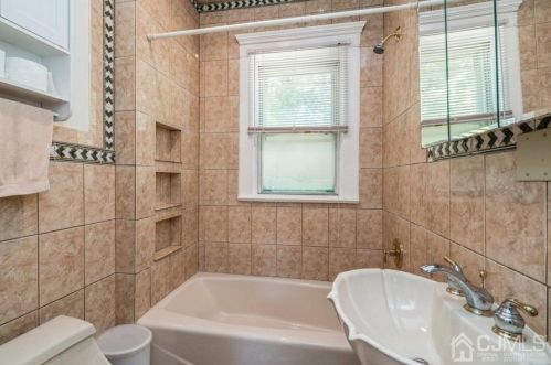 32 Plainfield Ave, Metuchen NJ 08840-1332 exterior