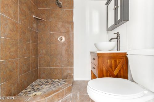 7002 10 St, Phoenix AZ 85086-0929 exterior