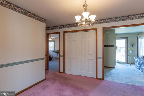 140 Longfellow Dr, Lancaster PA 17602-4048 exterior