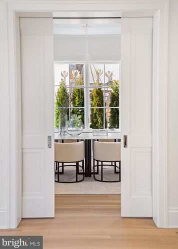 4526 Hawthorne St, Washington DC 20016-3570 exterior