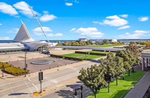 777 Prospect Ave, Milwaukee WI 53202-4000 exterior