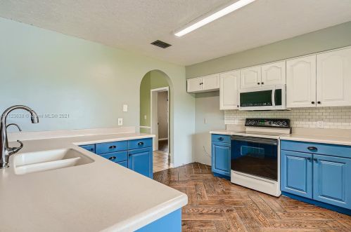 5205 Feather Crk Dr, Fort Pierce FL 34951-2327 exterior