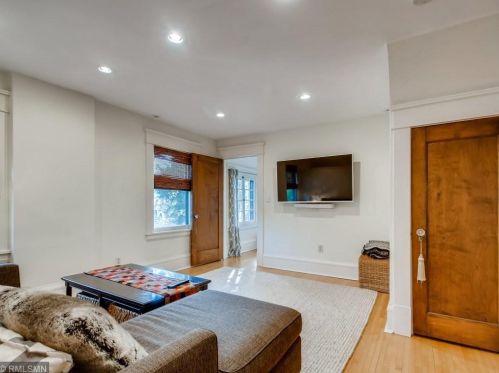 1882 Feronia Ave, Saint Paul MN 55104-3550 exterior