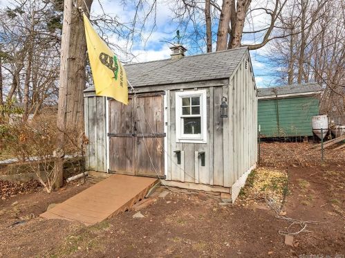 108 Harding St, New Britain CT 06052-1607 exterior