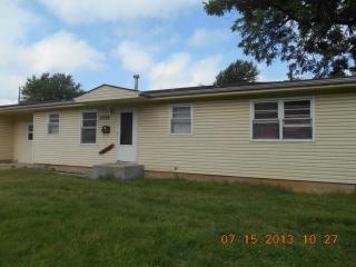 2025 Pierce Ave, Springfield MO  65803-3220 exterior
