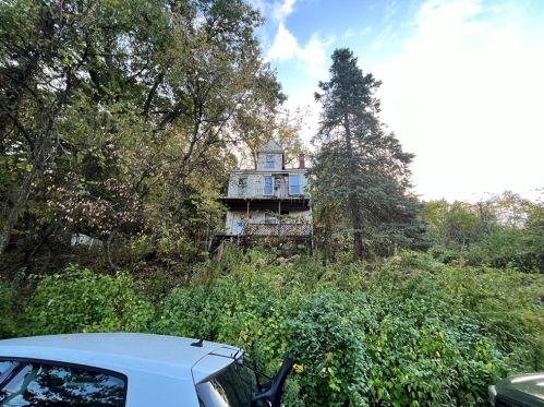 1206 Lakewood Ave, Pittsburgh PA 15220-5746 exterior