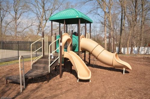 2102 Vroom Dr, Bridgewater NJ  08807-7003 exterior