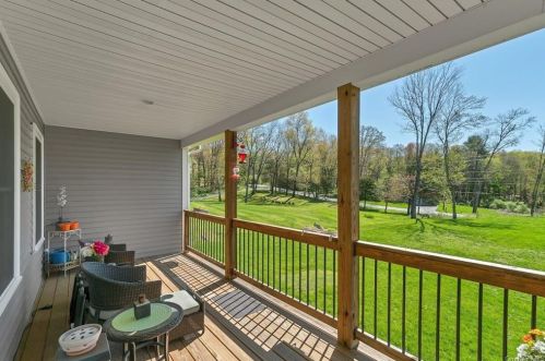 17 Sunrise Ln, Poughkeepsie NY exterior