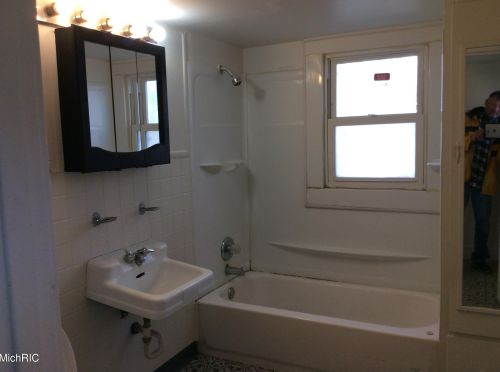 210 Hackley Ave, Meskegon MI 49444-1060 exterior