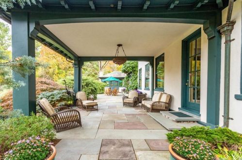 49 Mtn Spg Rd, Farmington CT 06032-1613 exterior