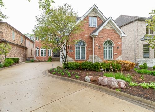 274 South St, Elmhurst, IL 60126-4024