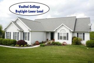 1196 Fox Run Ter, Hanover, PA 17331-8742