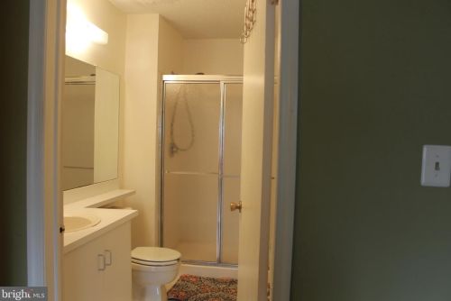 11 Chamberlin Ct, Trenton NJ 08648-2622 exterior