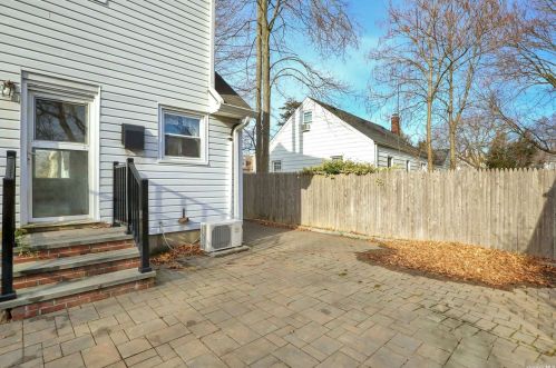 8 Stevens Pl, Huntington Station NY 11746-2926 exterior