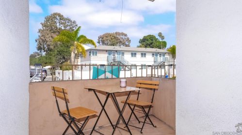 2133 Chatsworth Blvd, San Diego CA  92107-2439 exterior