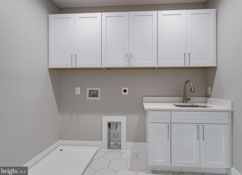 1520 Brookhaven Dr, Mc Lean VA  22101-4127 exterior