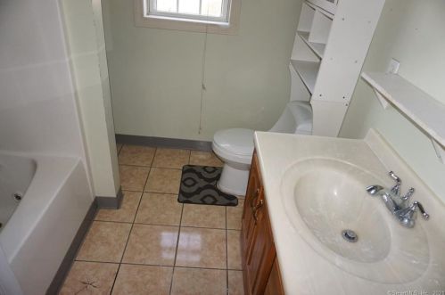 62 Broadleaf Ln, Enfield CT exterior