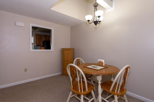 18 Vinton Dr, Concord NH 03303-1584 exterior