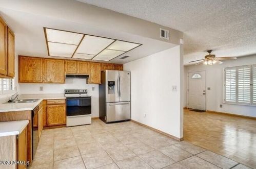 3216 Angela Dr, Phoenix AZ  85032-2068 exterior