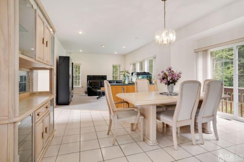 18 Mayercik Ct, Edison NJ 08820-4800 exterior