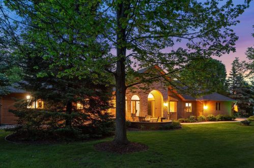 4429 Dorchester Dr, Saint Paul MN 55129-9570 exterior