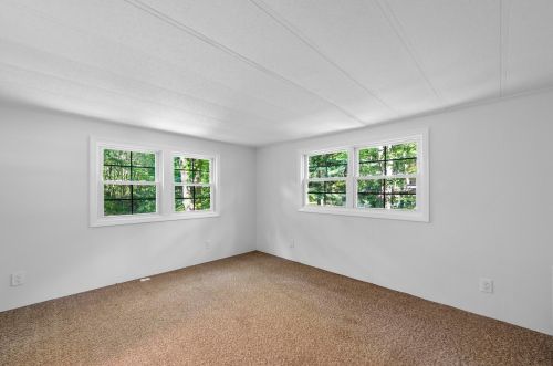 54 Brown Ave, Seabrook NH 03874-5605 exterior