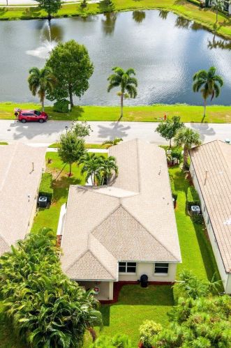 236 Coconut Key Way, Fort Pierce FL 34986-1911 exterior