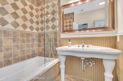 50 Hooper Ave, Atlantic Highlands NJ  07716-1537 exterior