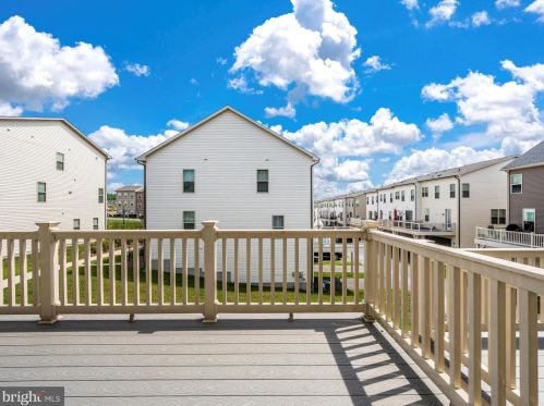 22213 Broadway Ave, Clarksburg MD 20871-3430 exterior