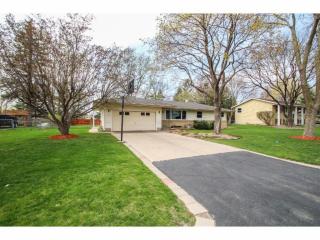 3433 Churchill St, Saint Paul MN  55126-8030 exterior