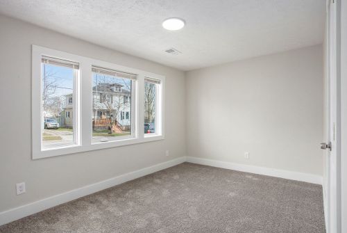 1130 Courtney St, Grand Rapids MI 49504-3005 exterior