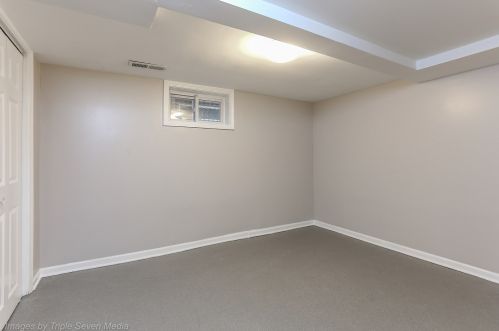 8122 Kingston Ave, Chicago IL 60617-1231 exterior