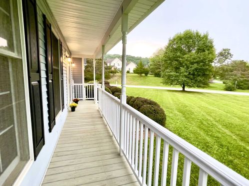 1 Settlers Ct, Poughkeepsie NY 12603-6230 exterior