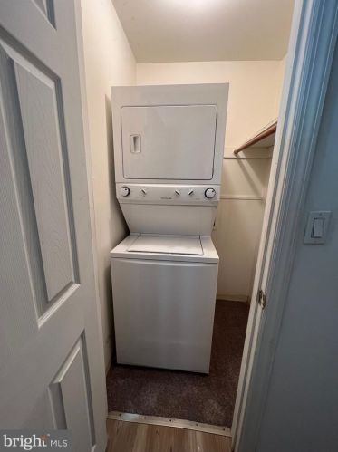 211 Garnet Dr, Burlington NJ 08016-4713 exterior