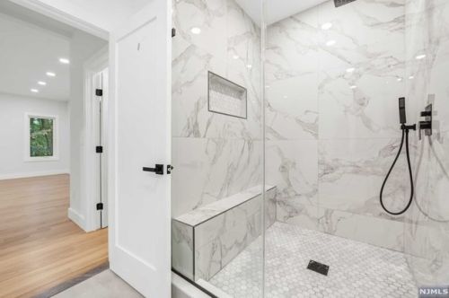 22 Lois Ave, Demarest NJ  07627-2220 exterior