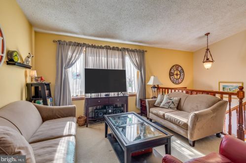 8349 Wessex Dr, Camden NJ 08109-3529 exterior