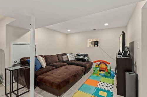 1740 Nagle Ave, Chicago IL 60706-4805 exterior