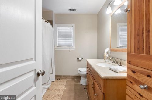 18 Penn St, Upper Makefield PA 18940-1920 exterior