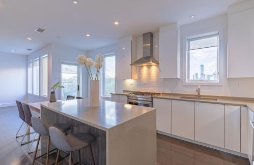 2 6th St, Boston, MA 02127-2012