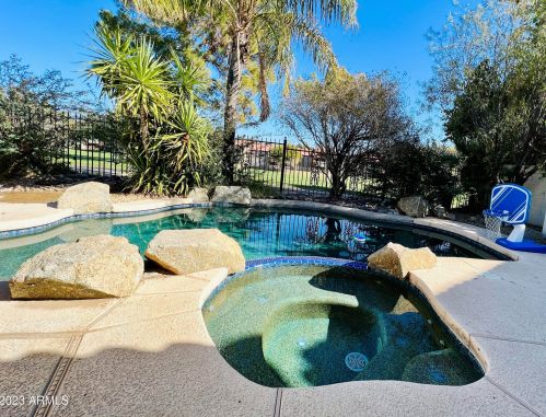 9417 51st St, Phoenix AZ 85044-2334 exterior