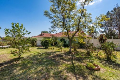 19101 Mariposa Ave, Riverside, CA 92508-9627