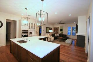 527 Luzon Ave, Tampa FL  33606-3623 exterior