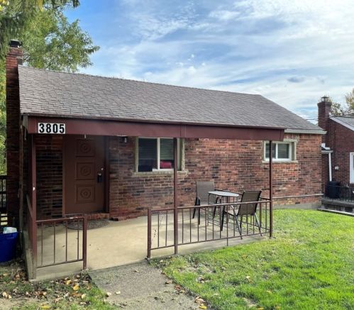 3805 Sunview Dr, Pittsburgh PA  15227-2634 exterior
