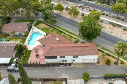 1267 Canal Dr, Turlock CA  95380-4159 exterior