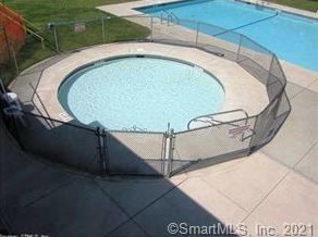 454 Cypress Rd, Hartford CT 06111-5620 exterior