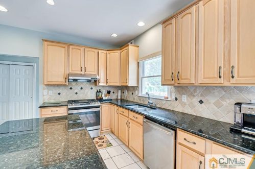 16 Sonia Ct, Edison NJ 08820-4443 exterior